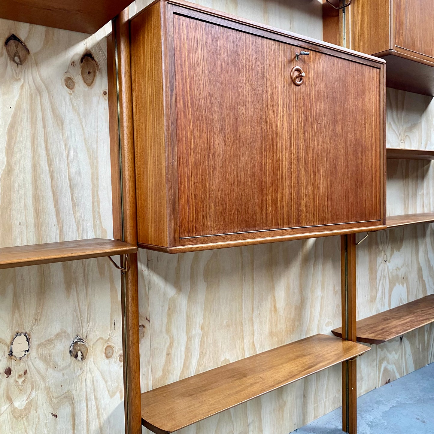 Große Teakholz-Wandkonsole von William Watting für Fristho, Niederlande, 1960