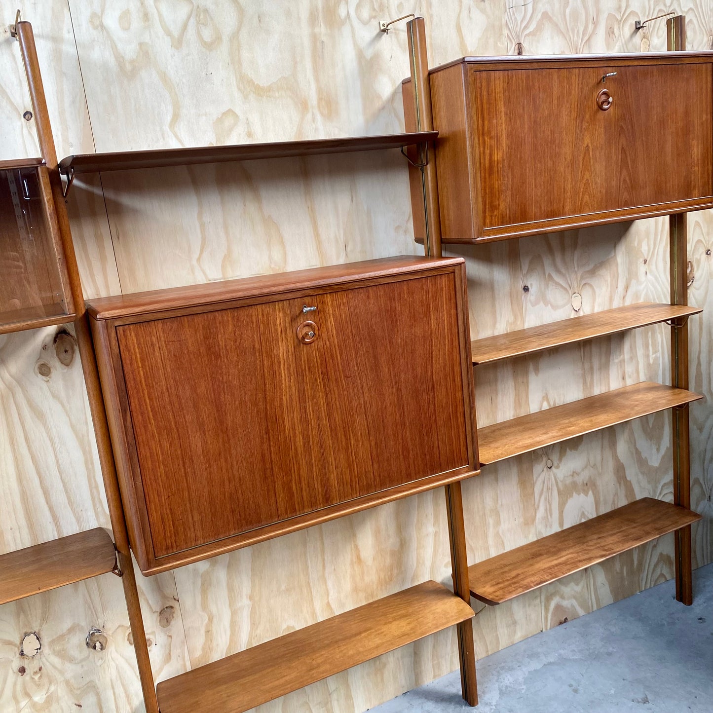 Große Teakholz-Wandkonsole von William Watting für Fristho, Niederlande, 1960