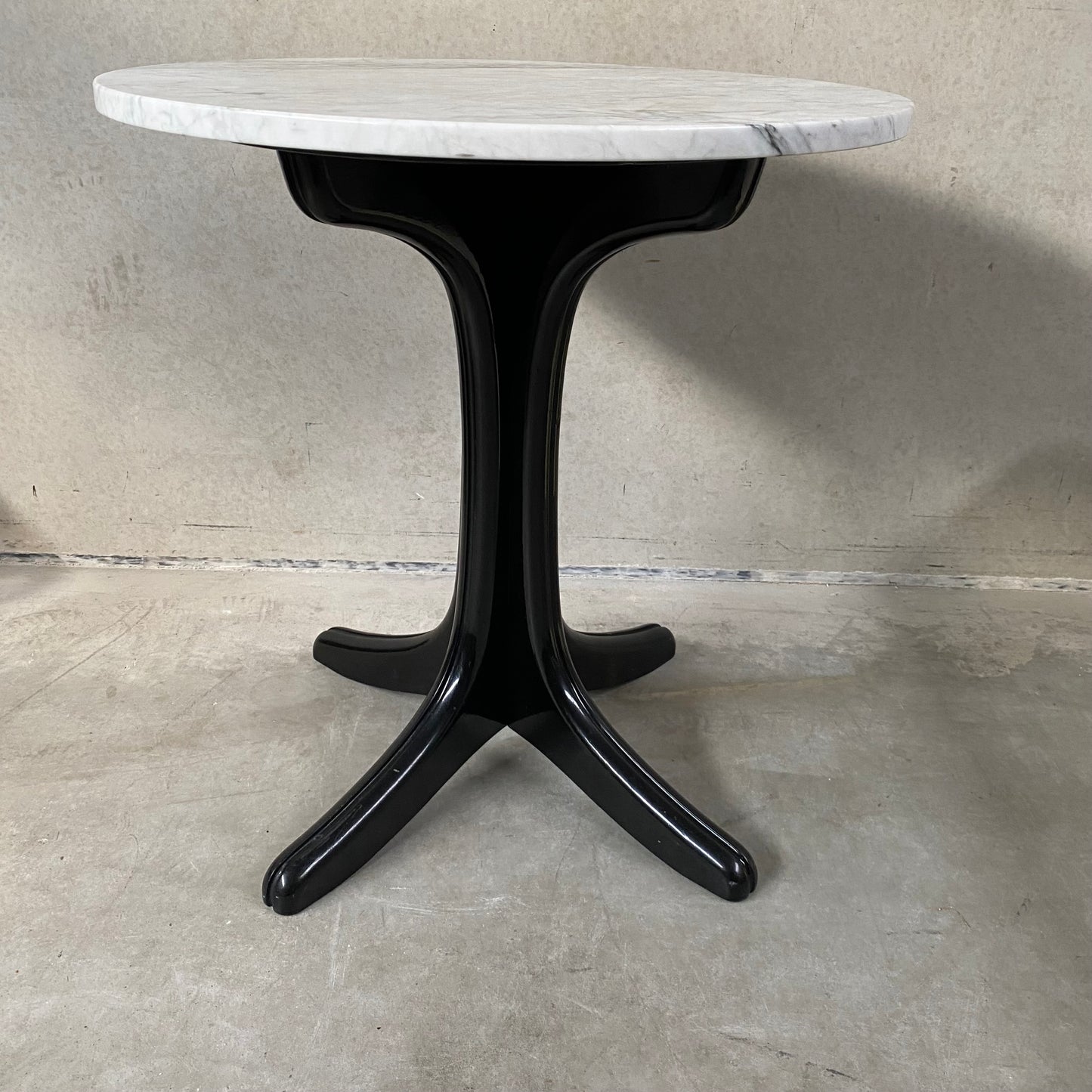 Thonet Marmor-Beistelltisch, 1970