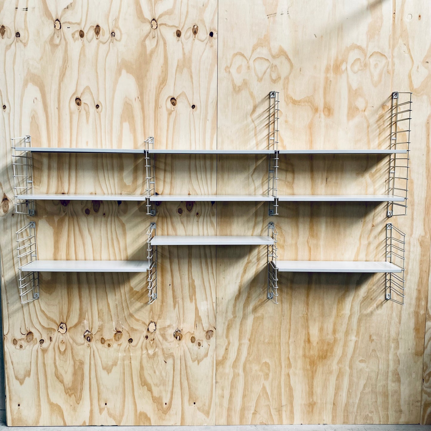 XXL-Metallregal Tomado im Mid-Century-Stil, niederländisches Design