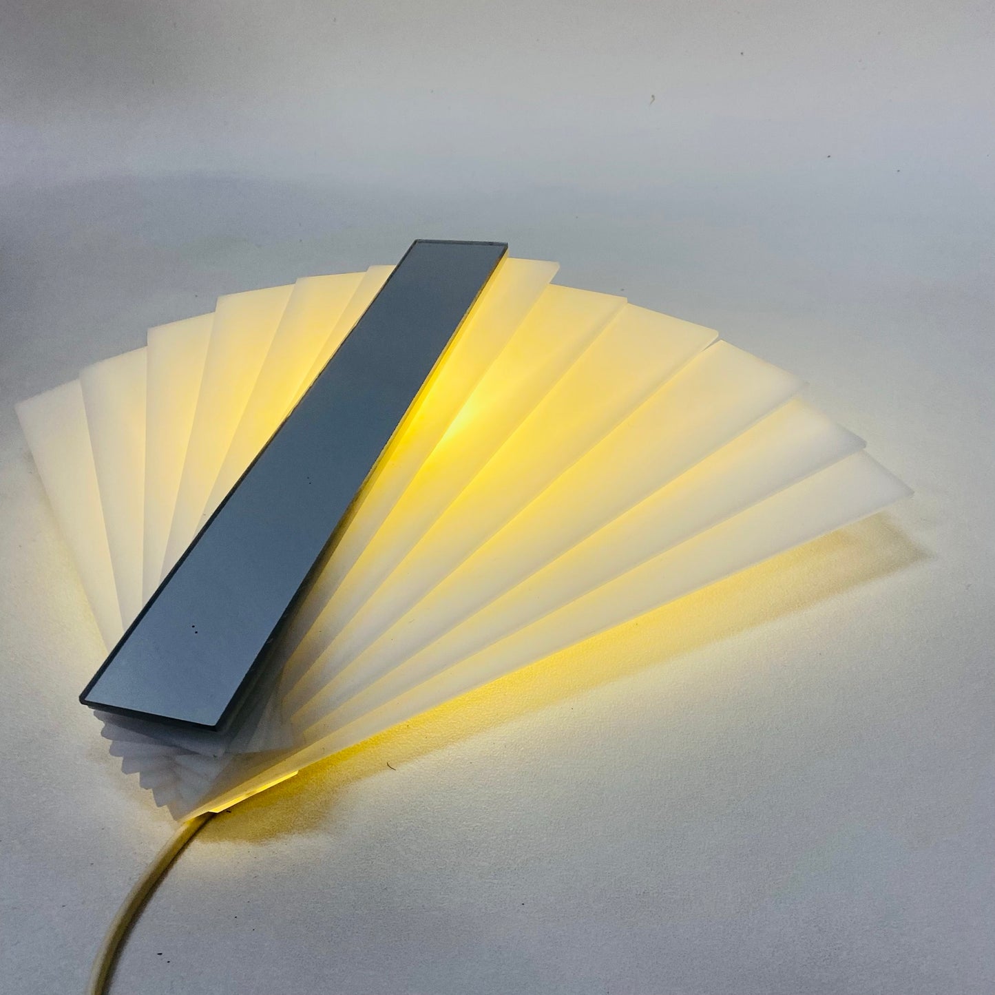 Applique murale postmoderne en acrylique de Mawa Design, 1980