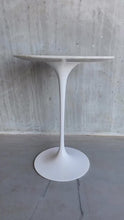 Load and play video in Gallery viewer, Eero Saarinen White Carrara Marble Tulip Side Table by Knoll, Germany 1960
