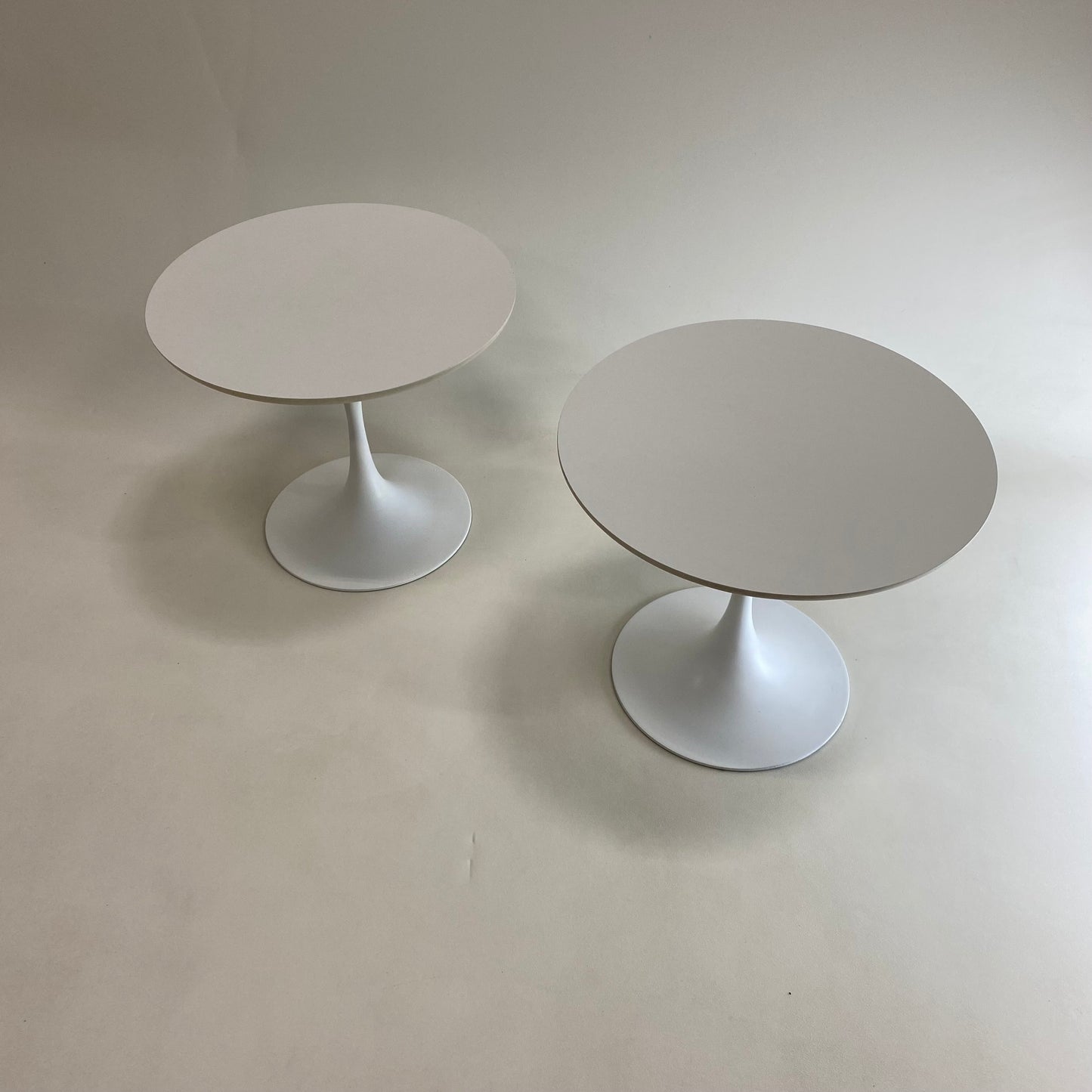 Beistelltisch aus Aluminiumguss von Maurice Burke für Arkana England, 1960