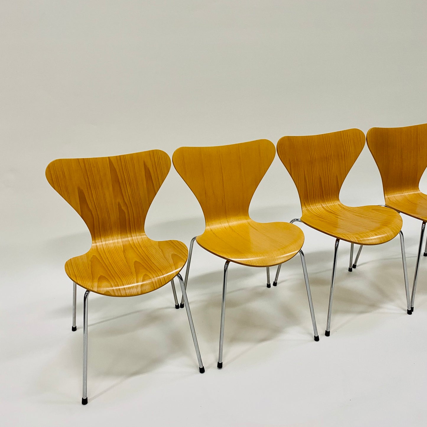 Satz von 4 Esszimmerstühlen 3107 von Arne Jacobsen für Fritz Hansen Dänemark 1955