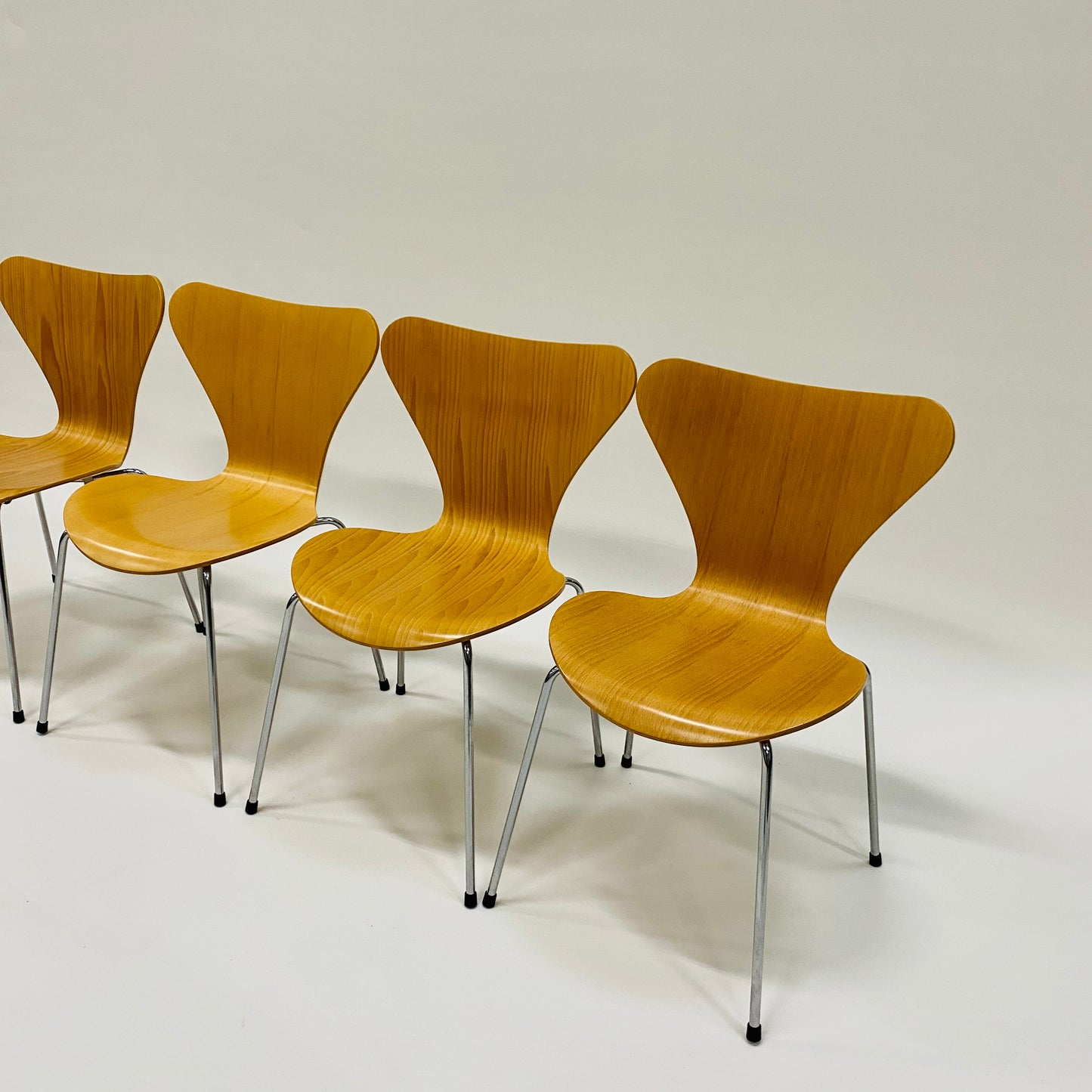 Satz von 4 Esszimmerstühlen 3107 von Arne Jacobsen für Fritz Hansen Dänemark 1955