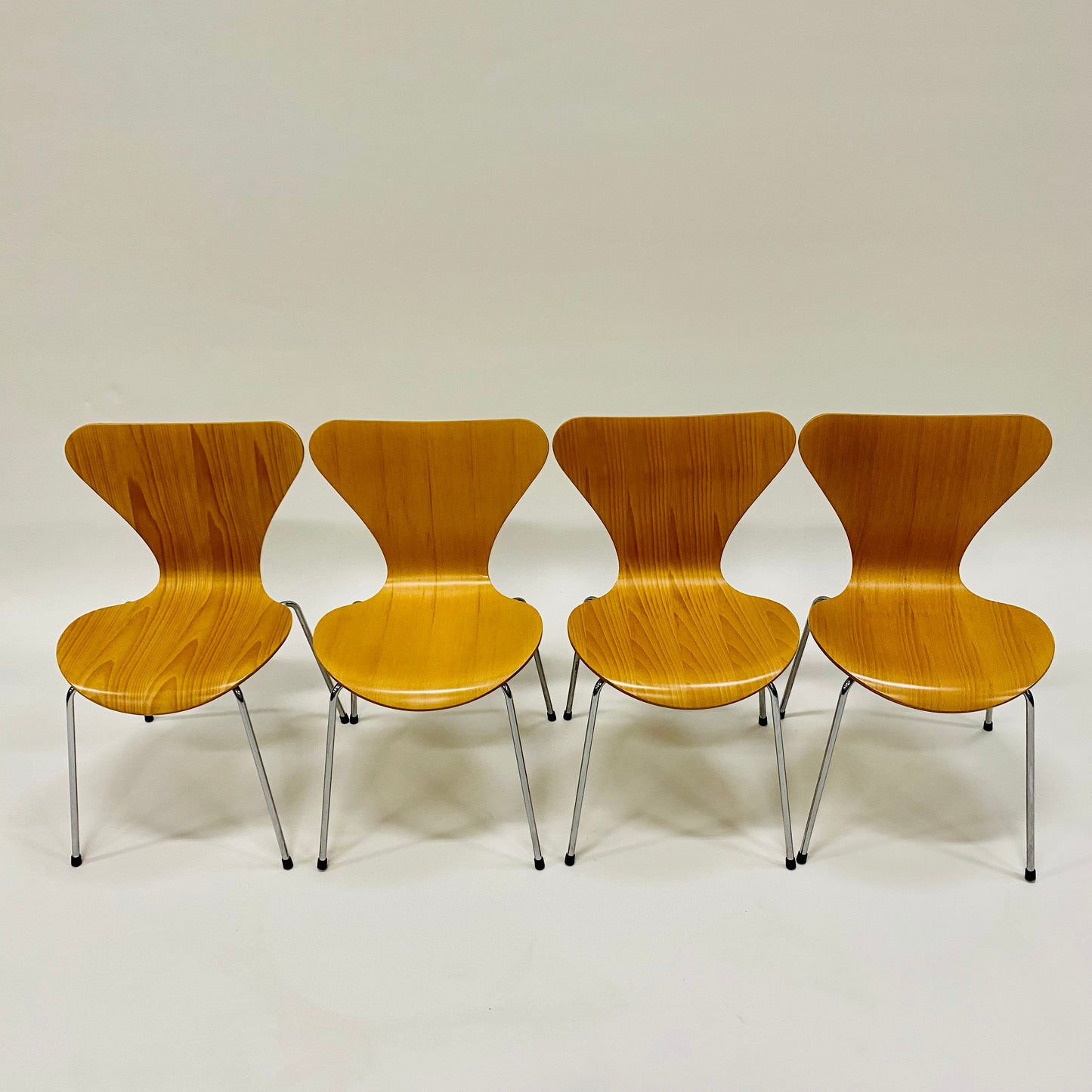 Satz von 4 Esszimmerstühlen 3107 von Arne Jacobsen für Fritz Hansen Dänemark 1955
