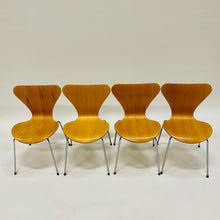 Load image into Gallery viewer, Set of 4 Dining Chairs 3107 by Arne Jacobsen for Fritz Hansen Denmark 1955
