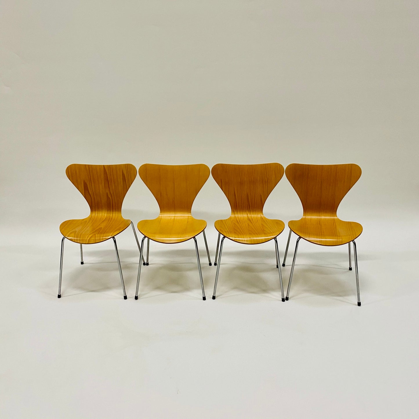 Satz von 4 Esszimmerstühlen 3107 von Arne Jacobsen für Fritz Hansen Dänemark 1955