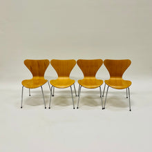 Load image into Gallery viewer, Set of 4 Dining Chairs 3107 by Arne Jacobsen for Fritz Hansen Denmark 1955
