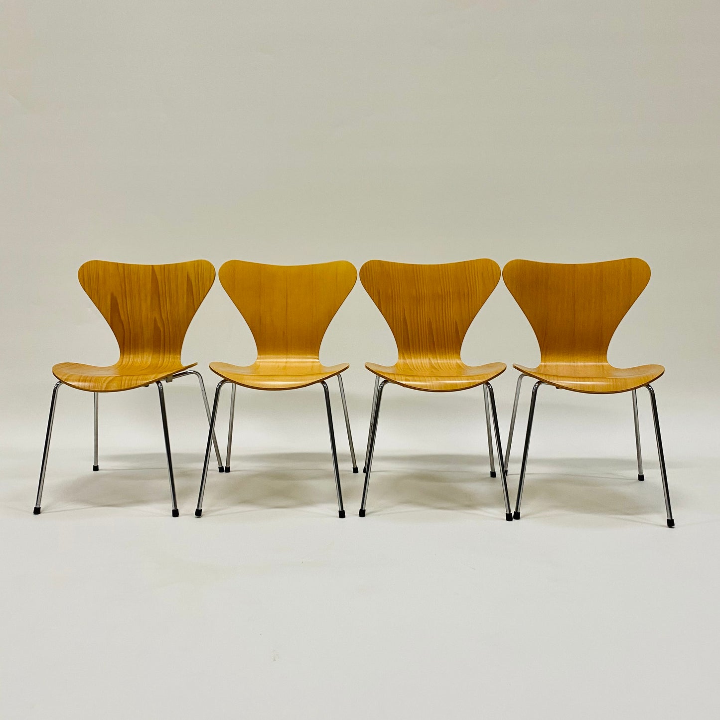 Satz von 4 Esszimmerstühlen 3107 von Arne Jacobsen für Fritz Hansen Dänemark 1955
