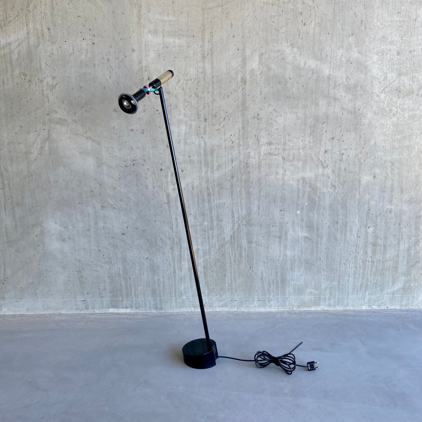 BLACK 'GRIP' FLOOR LAMP BY ACHILLE CASTIGLIONI FOR FLOS, 1980S