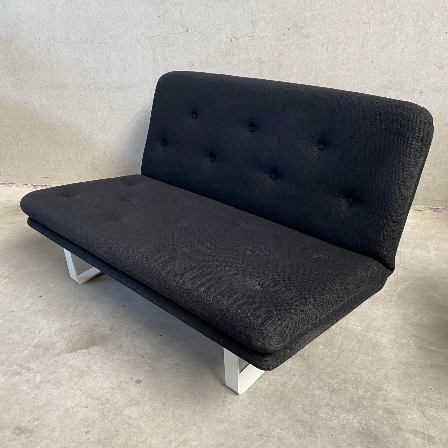 BLACK 2-SEATER SOFA "C684" BY KHO LIANG IE FOR ARTIFORT, NETHERLANDS 1960S
