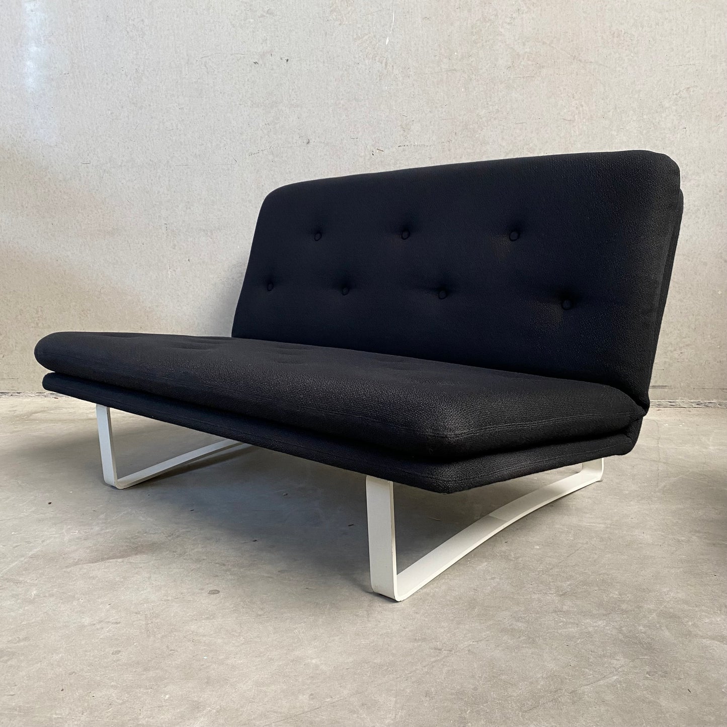 BLACK 2-SEATER SOFA "C684/2" BY KHO LIANG IE FOR ARTIFORT, NETHERLANDS 1960S