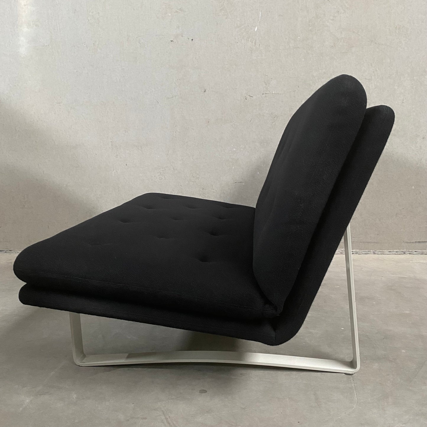 BLACK 2-SEATER SOFA "C684" BY KHO LIANG IE FOR ARTIFORT, NETHERLANDS 1960S