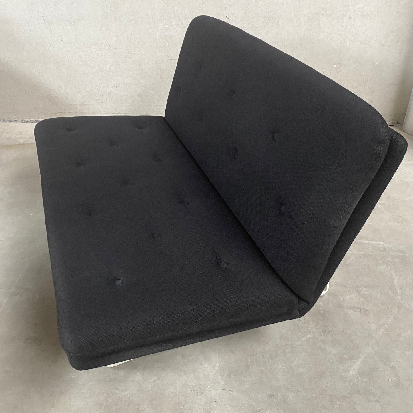 BLACK 2-SEATER SOFA "C684" BY KHO LIANG IE FOR ARTIFORT, NETHERLANDS 1960S
