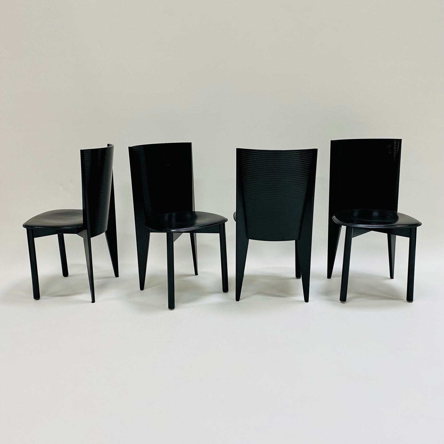 Satz von 4 schwarz lackierten Esszimmerstühlen für Calligaris, Italien 1980