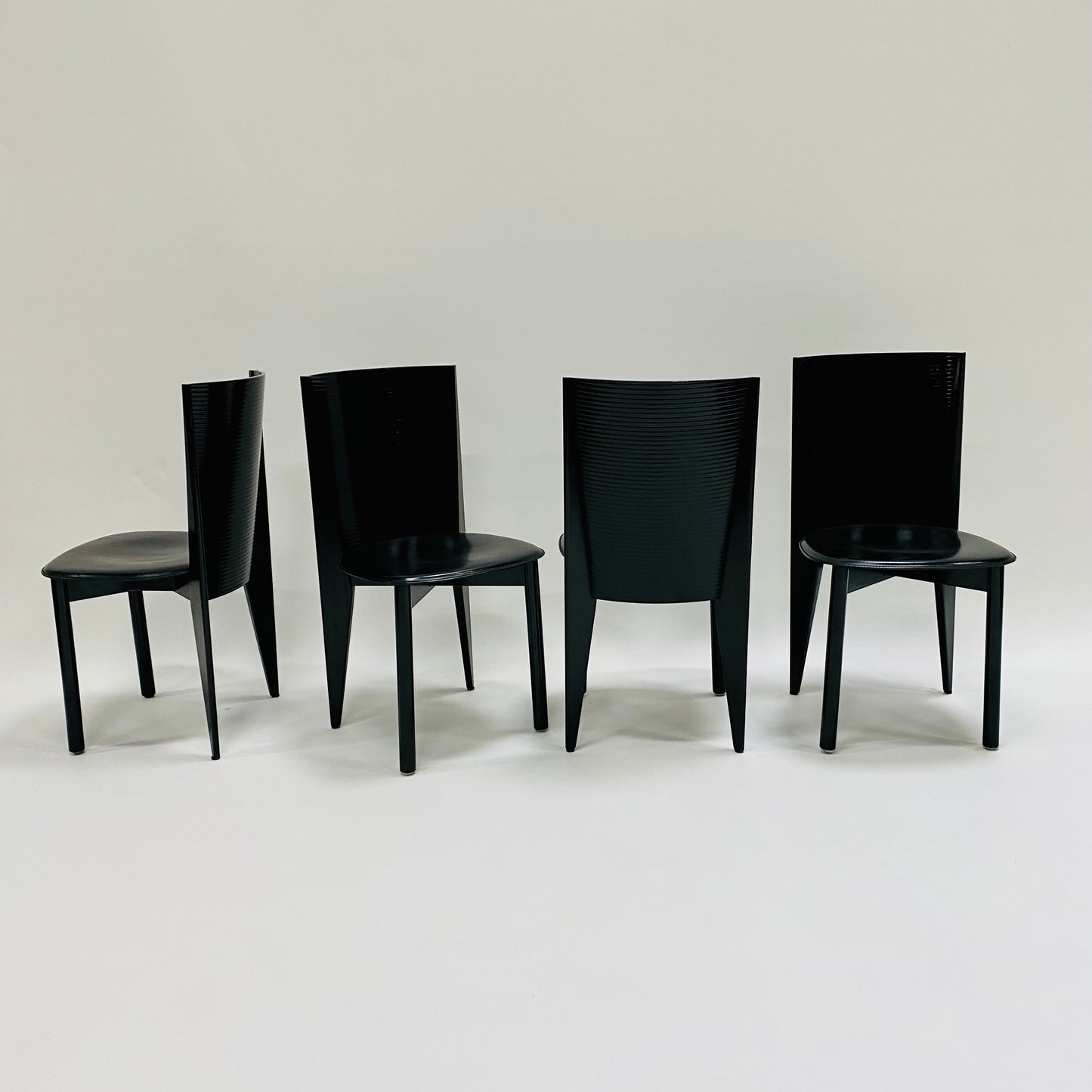 Satz von 4 schwarz lackierten Esszimmerstühlen für Calligaris, Italien 1980