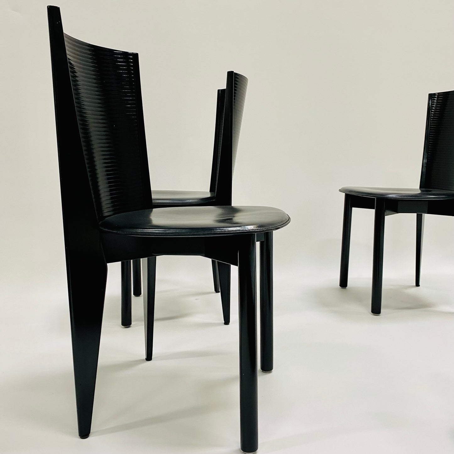 Satz von 4 schwarz lackierten Esszimmerstühlen für Calligaris, Italien 1980