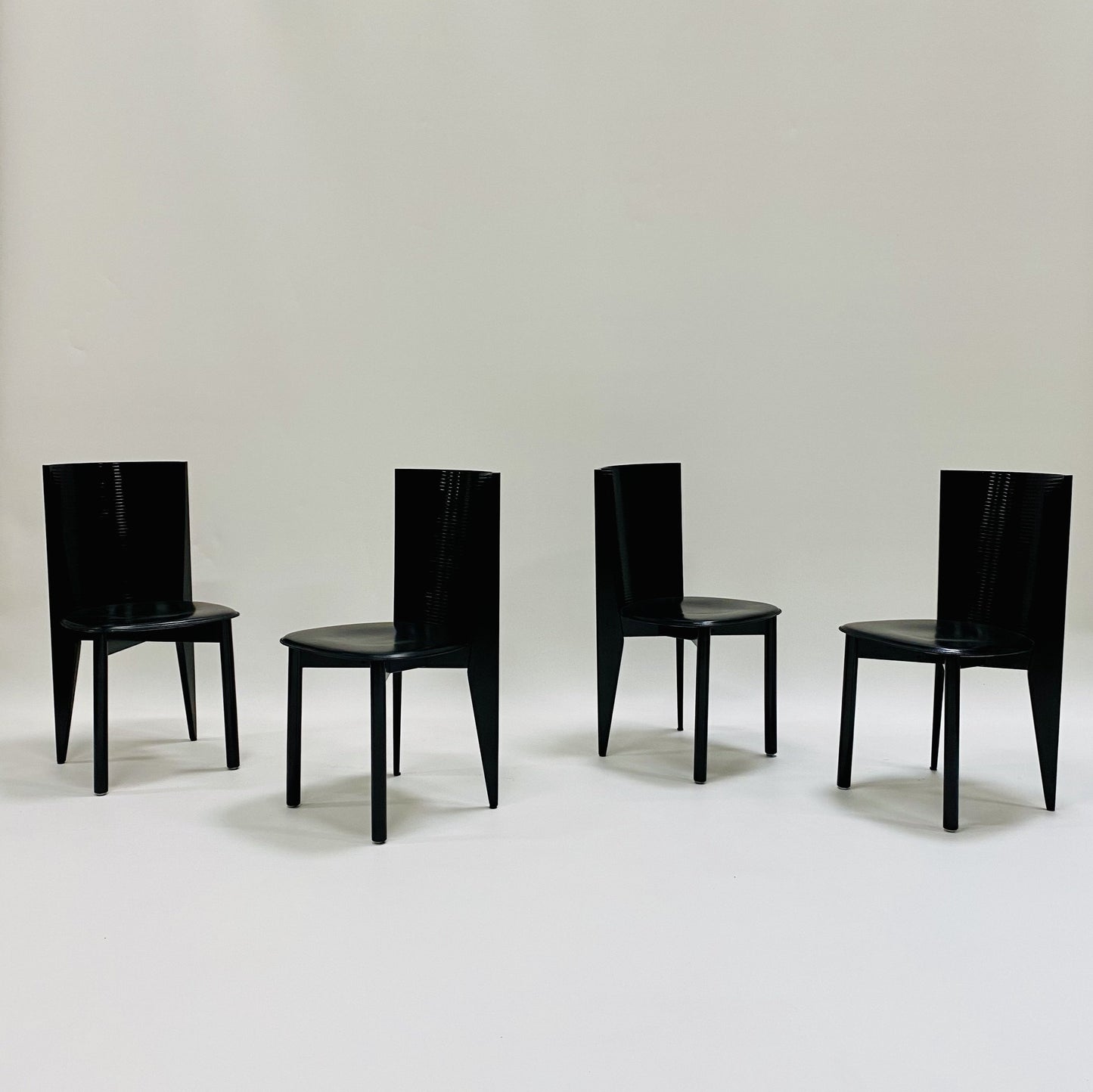 Satz von 4 schwarz lackierten Esszimmerstühlen für Calligaris, Italien 1980