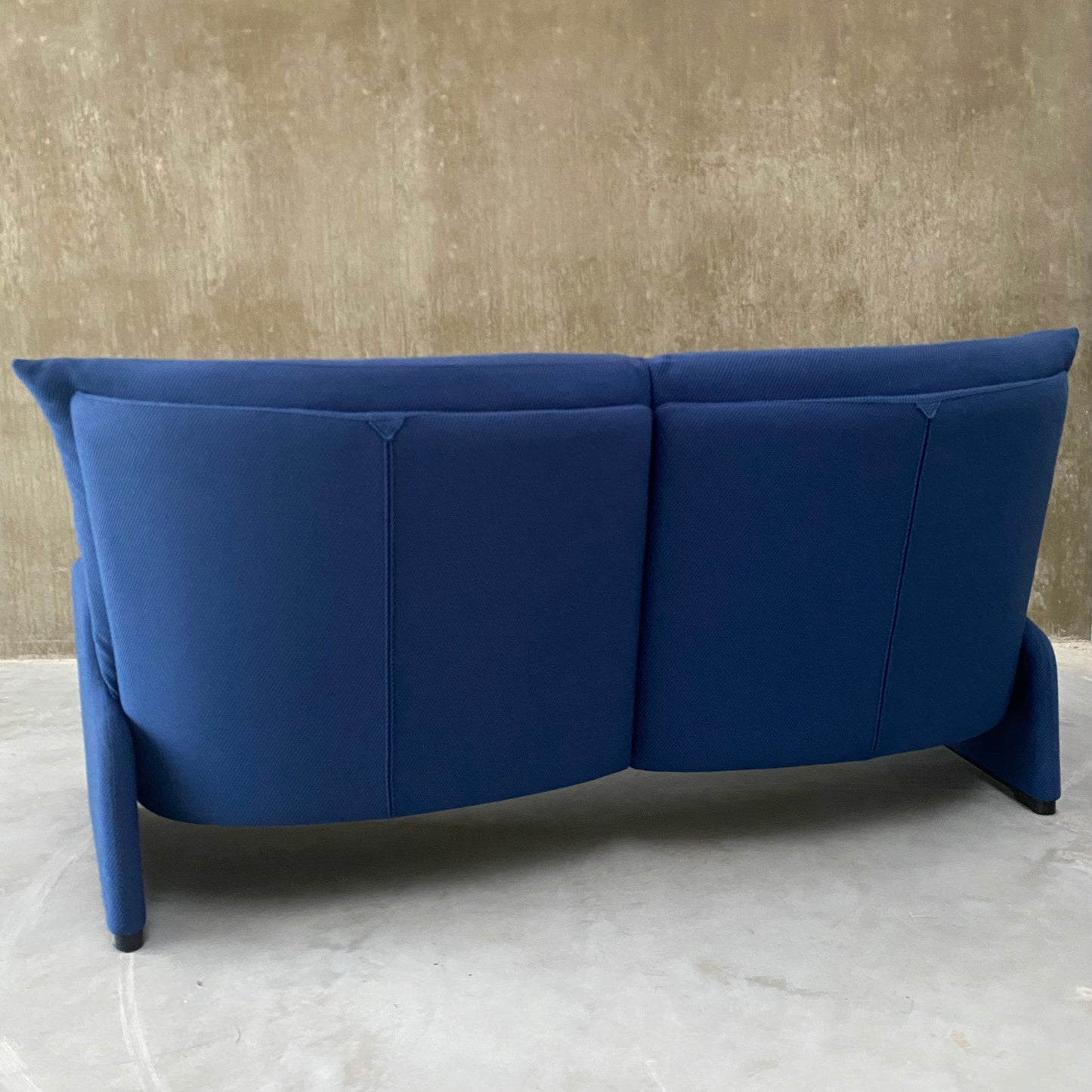 BLUE "PALMARIA 709" 2-SEATER SOFA BY VICO MAGISTRETTI FOR CASSINA, ITALY 1970S