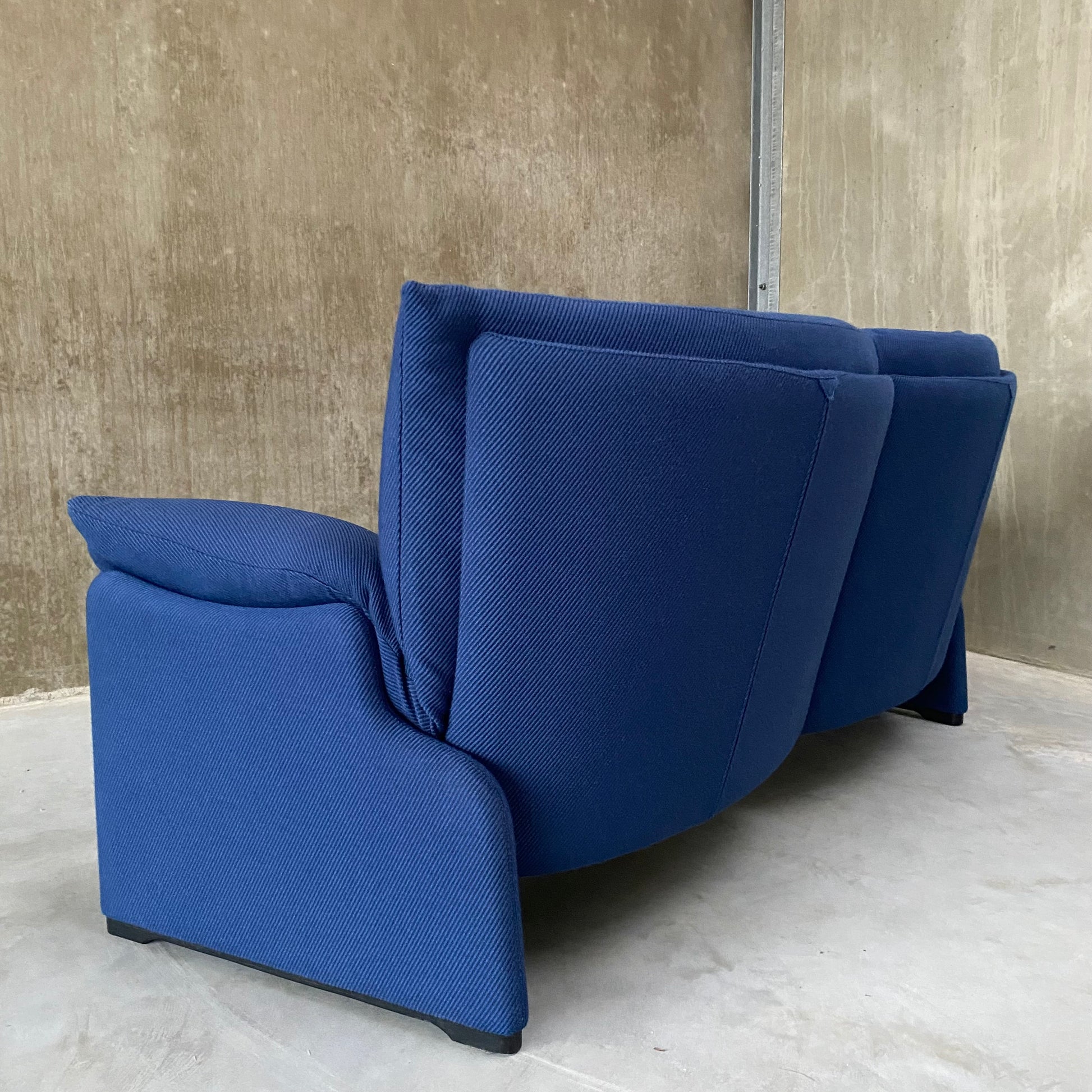 BLUE "PALMARIA 709" 2-SEATER SOFA BY VICO MAGISTRETTI FOR CASSINA, ITALY 1970S