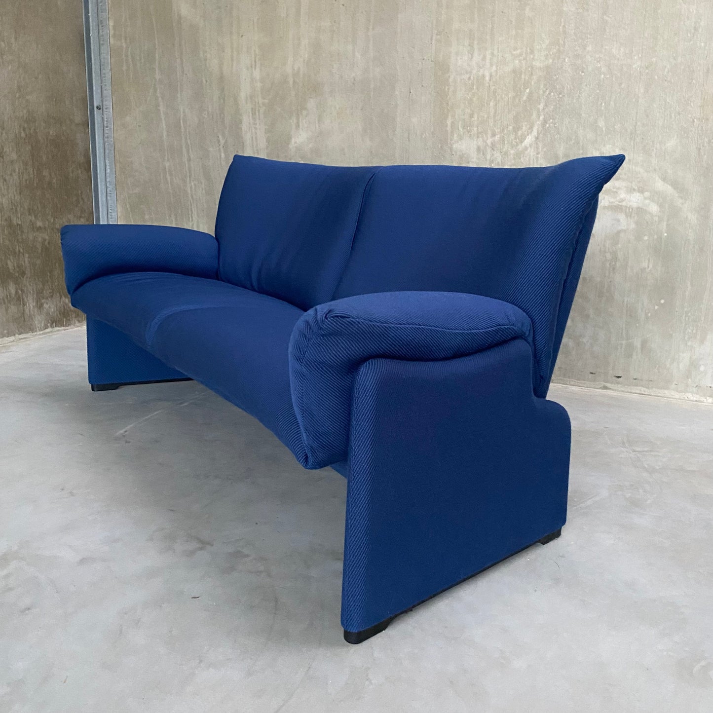 BLUE "PALMARIA 709" 2-SEATER SOFA BY VICO MAGISTRETTI FOR CASSINA, ITALY 1970S