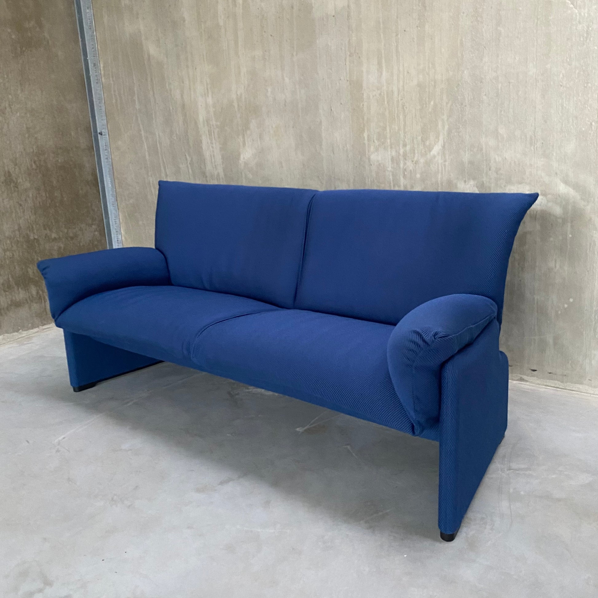 BLUE "PALMARIA 709" 2-SEATER SOFA BY VICO MAGISTRETTI FOR CASSINA, ITALY 1970S