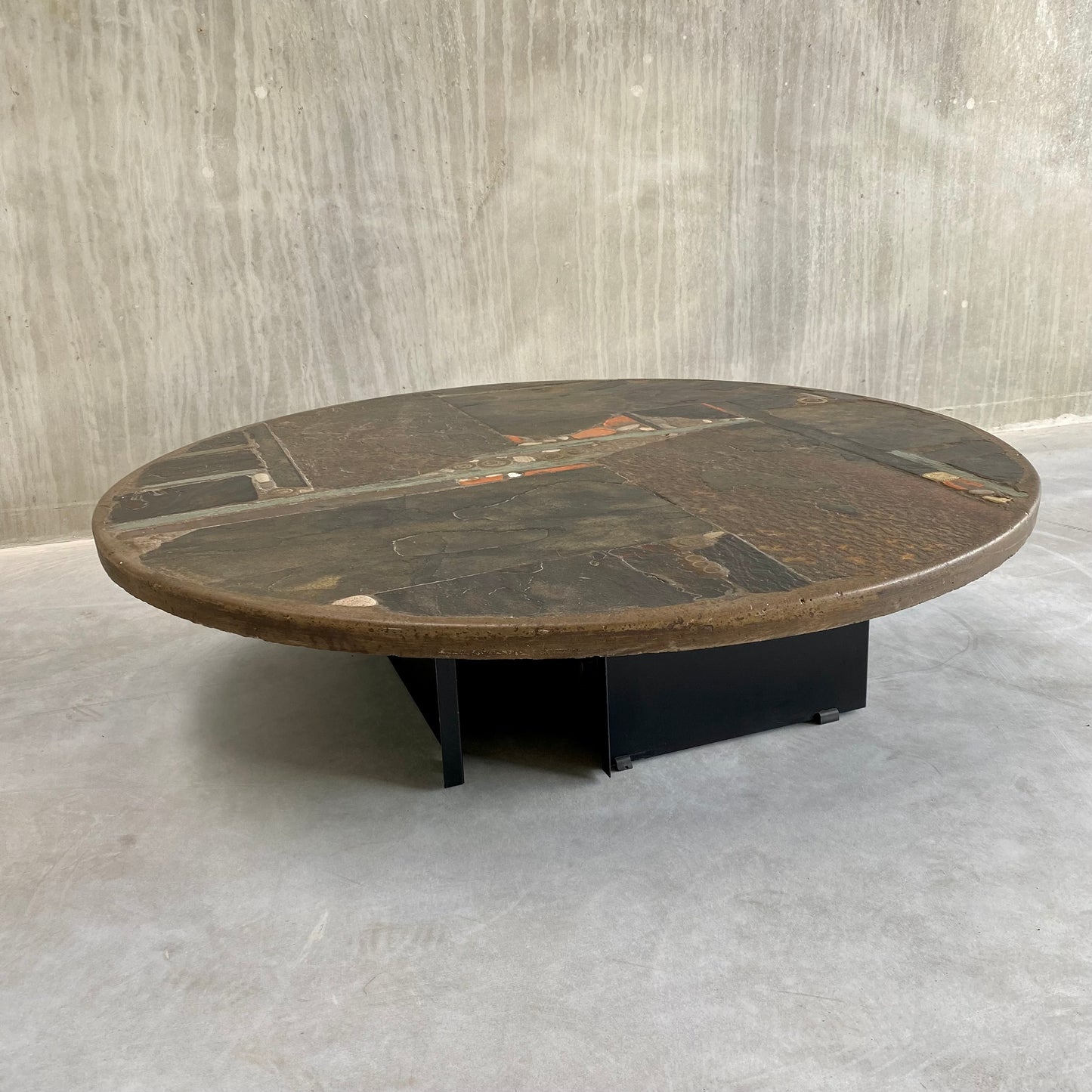BRUTALIST ROUND COFFEE TABLE BY SCULPTOR PAUL KINGMA, NETHERLANDS 1979