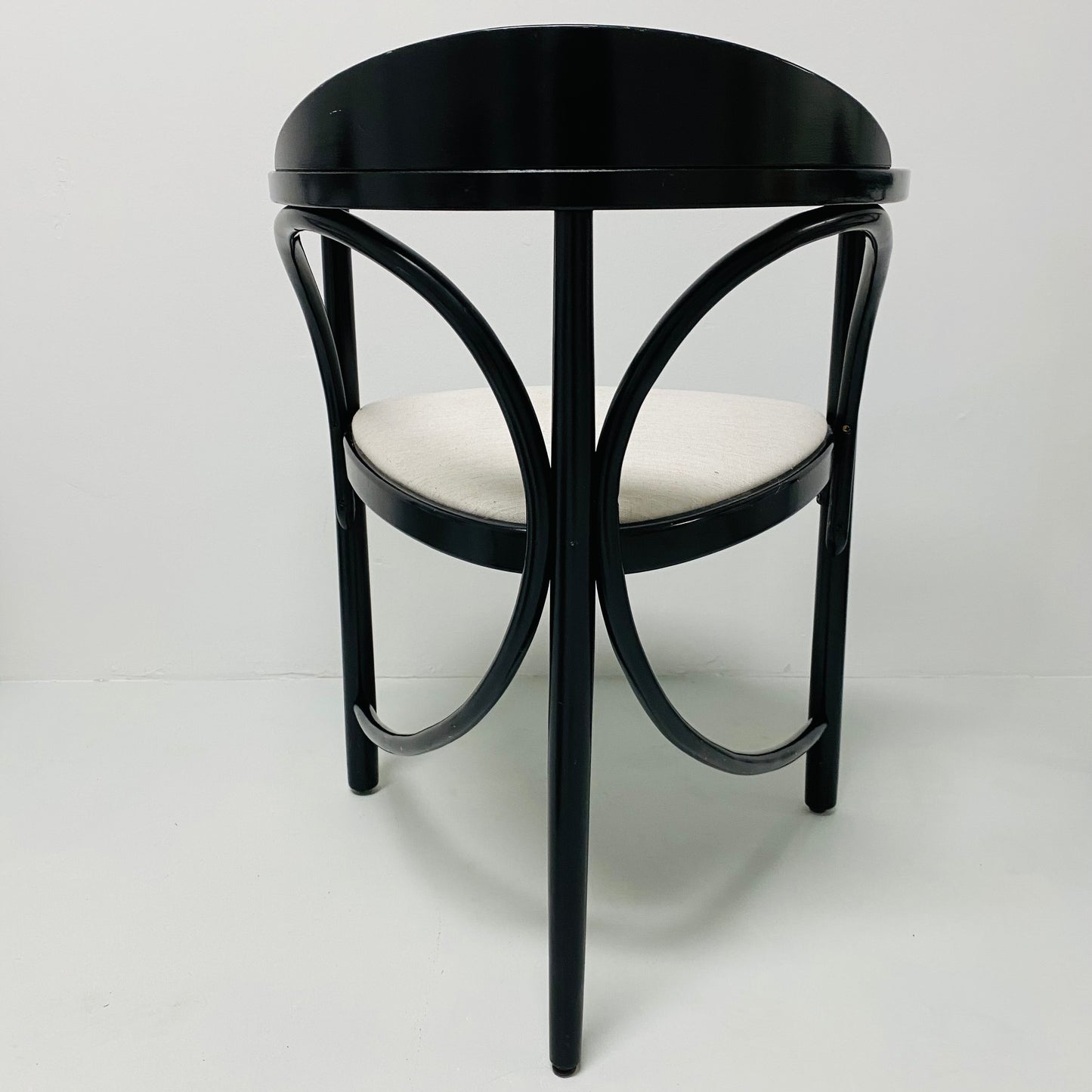Thonet Modell 81 Schwarze Jugendstil-Esszimmerstühle aus Bugholz, Deutschland 1989