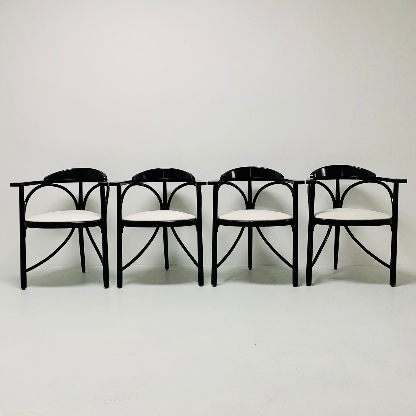 Thonet Modell 81 Schwarze Jugendstil-Esszimmerstühle aus Bugholz, Deutschland 1989