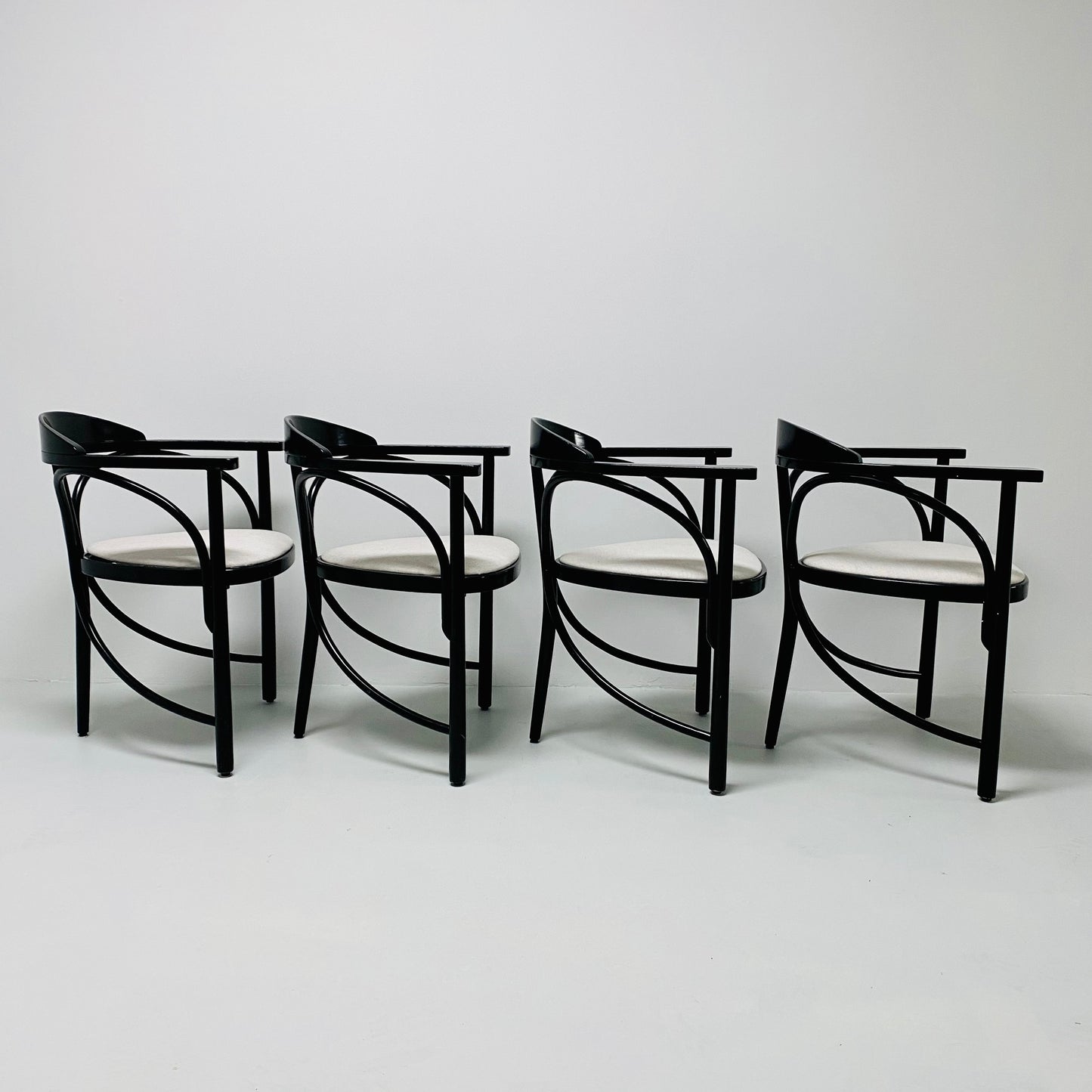 Thonet Modell 81 Schwarze Jugendstil-Esszimmerstühle aus Bugholz, Deutschland 1989
