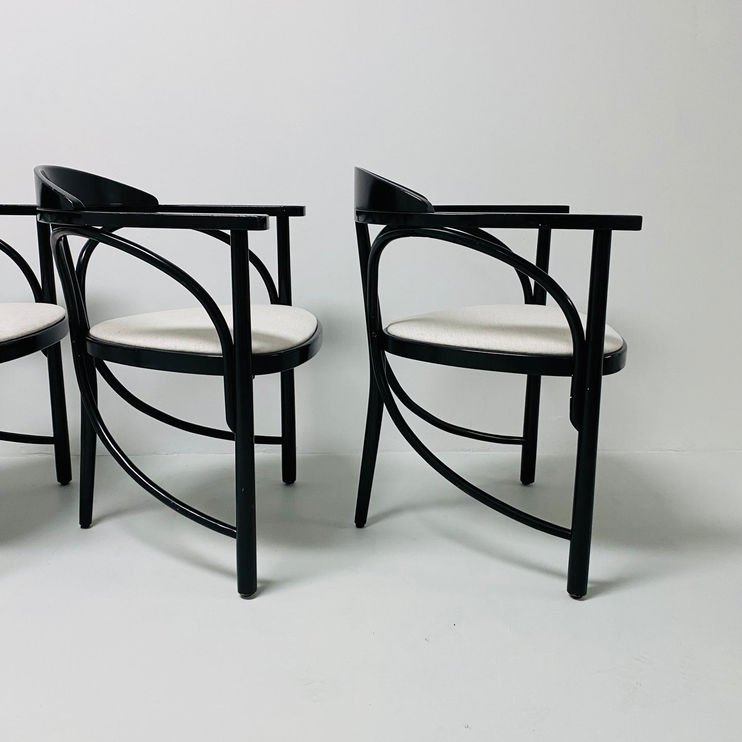 Thonet Modell 81 Schwarze Jugendstil-Esszimmerstühle aus Bugholz, Deutschland 1989