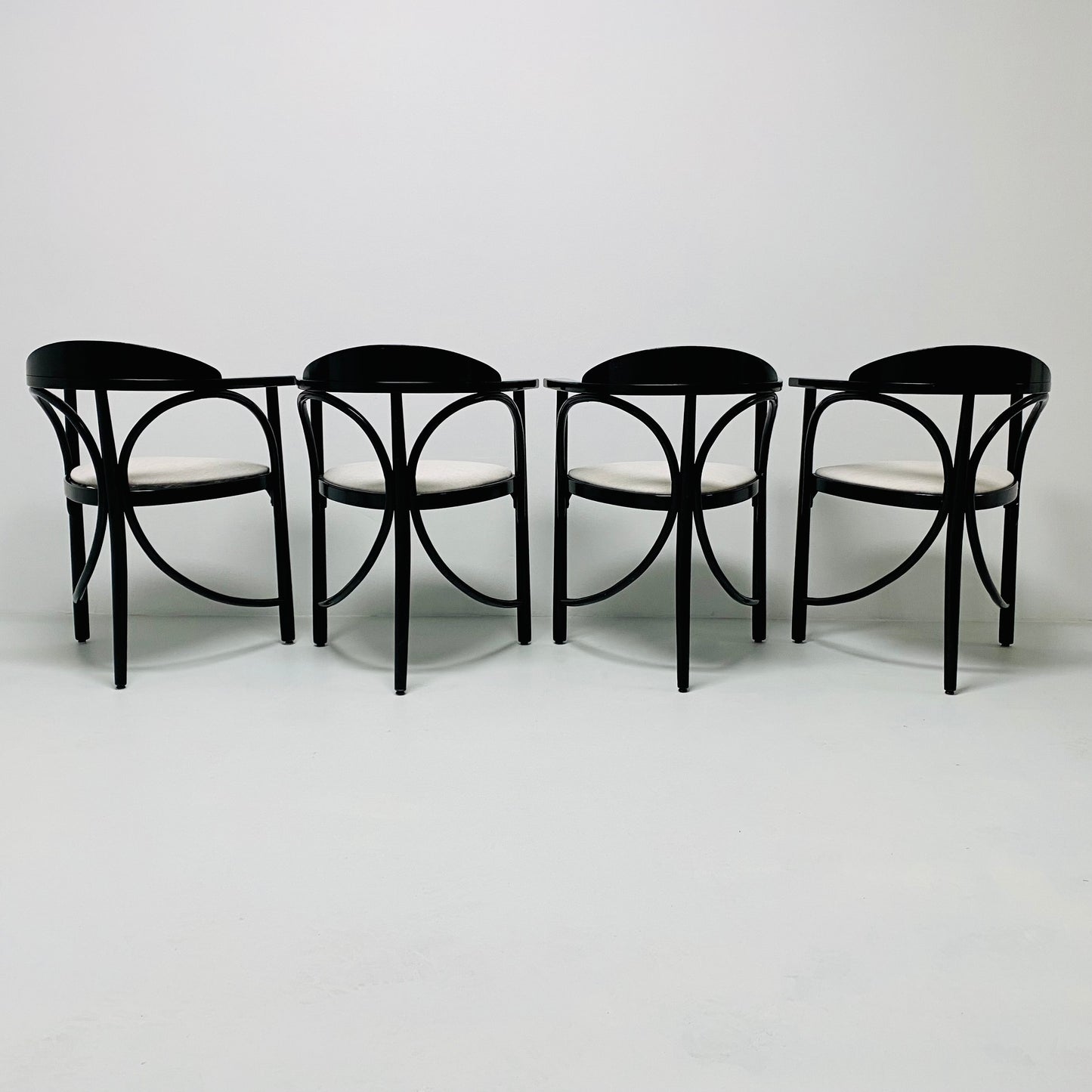 Thonet Modell 81 Schwarze Jugendstil-Esszimmerstühle aus Bugholz, Deutschland 1989
