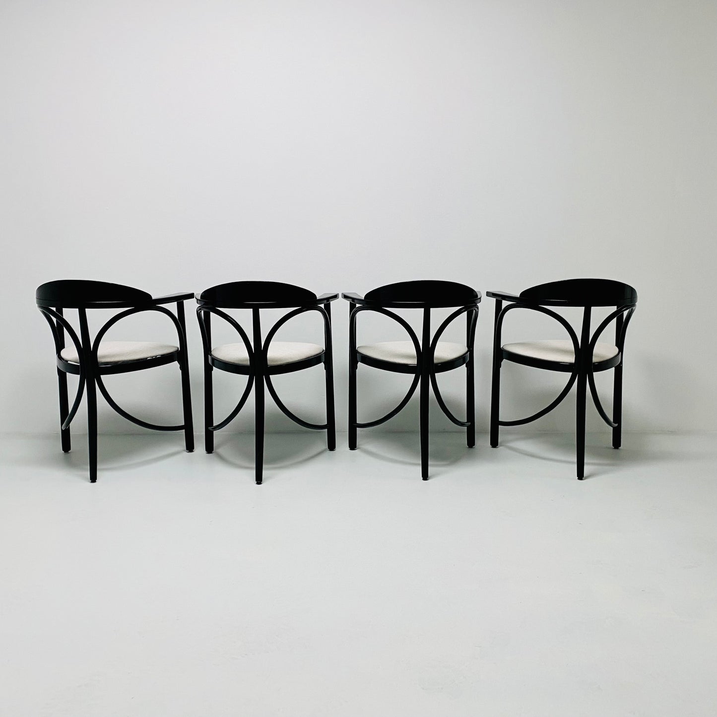 Thonet Modell 81 Schwarze Jugendstil-Esszimmerstühle aus Bugholz, Deutschland 1989