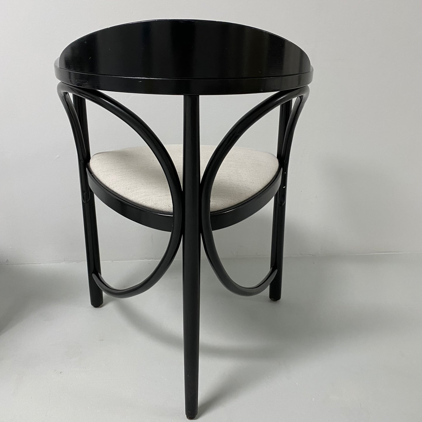 Thonet Modell 81 Schwarze Jugendstil-Esszimmerstühle aus Bugholz, Deutschland 1989
