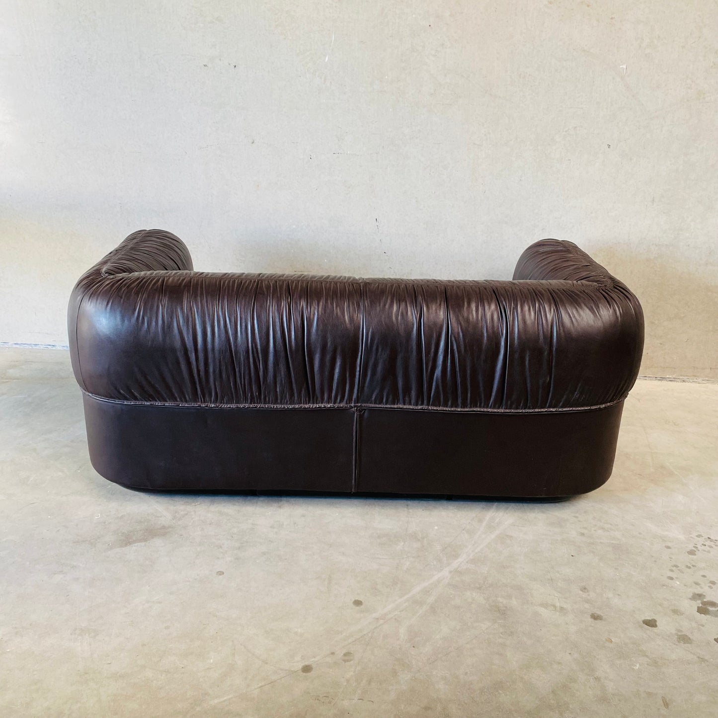 Zweisitzer-Sofa aus braunem Leder aus der Mitte des Jahrhunderts, Italien, 1970