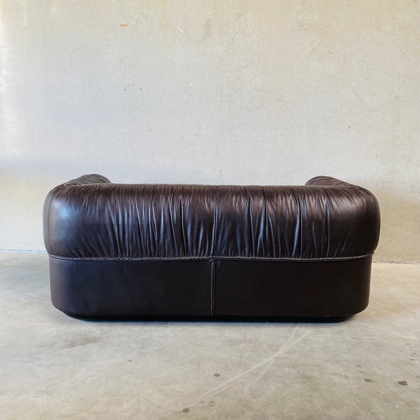 Zweisitzer-Sofa aus braunem Leder aus der Mitte des Jahrhunderts, Italien, 1970