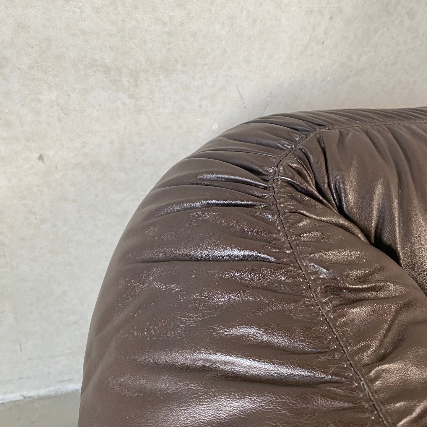 Zweisitzer-Sofa aus braunem Leder aus der Mitte des Jahrhunderts, Italien, 1970