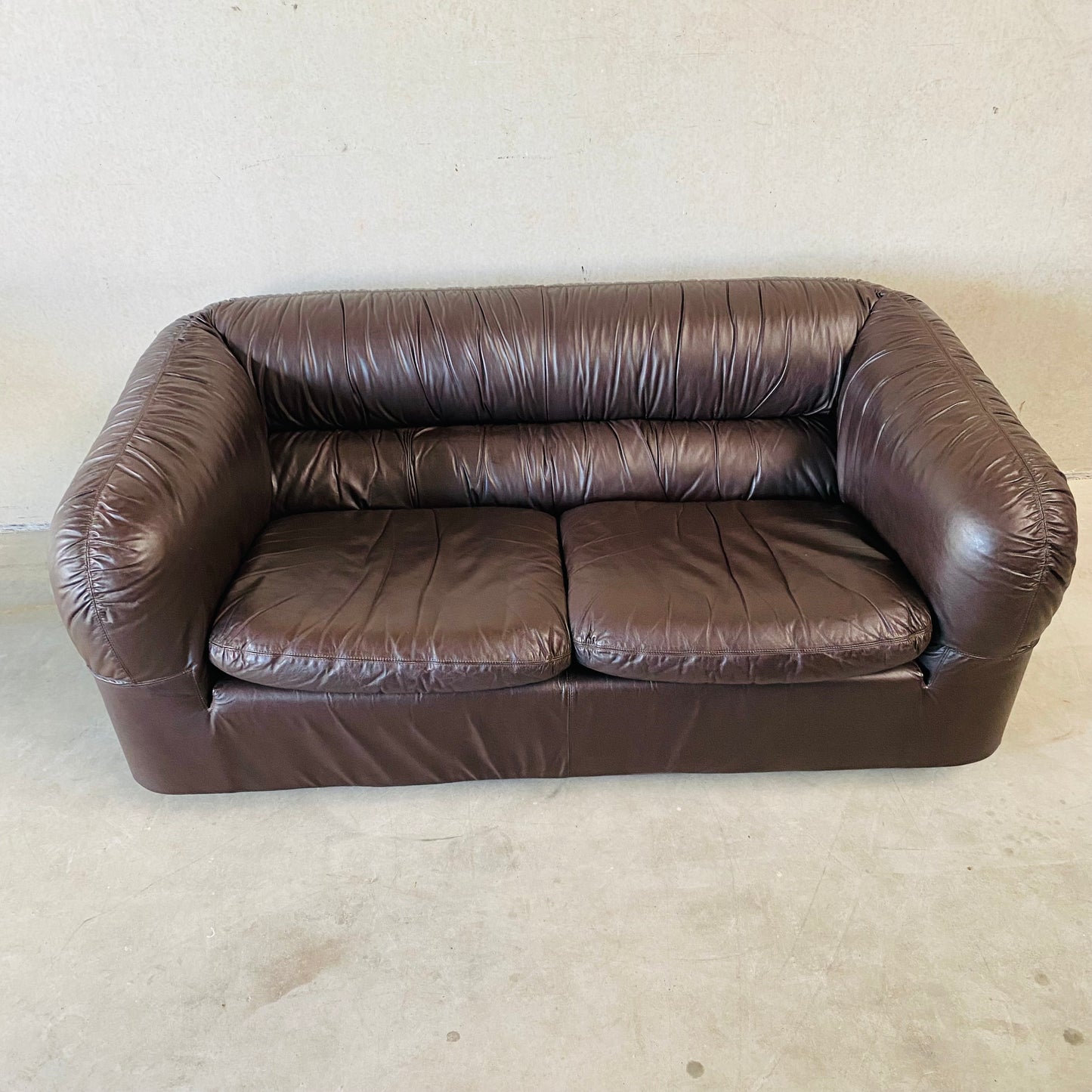 Zweisitzer-Sofa aus braunem Leder aus der Mitte des Jahrhunderts, Italien, 1970