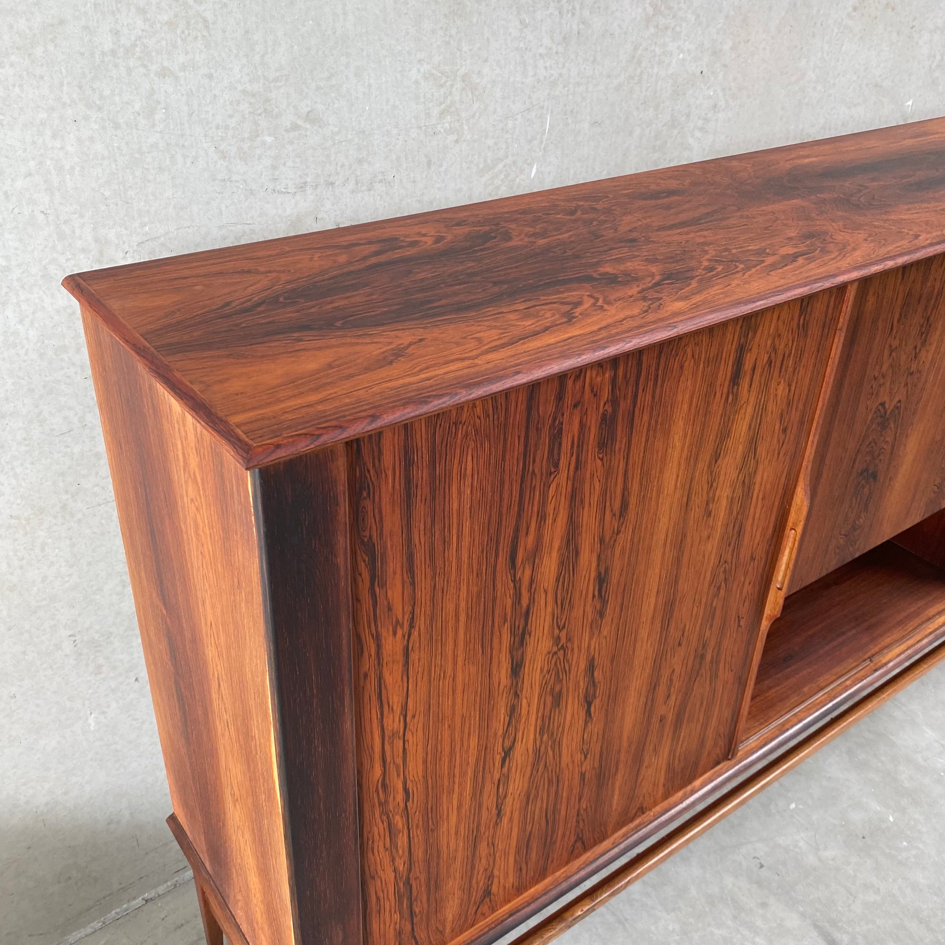 MIDCENTURY DANISH HIGHBOARD WITH BAR CABINET IN ROSEWOOD WITH SLIDING DOORS, 1960S