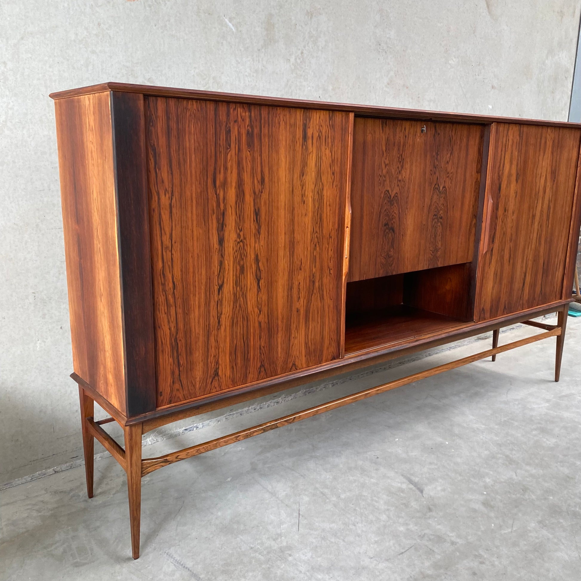MIDCENTURY DANISH HIGHBOARD WITH BAR CABINET IN ROSEWOOD WITH SLIDING DOORS, 1960S