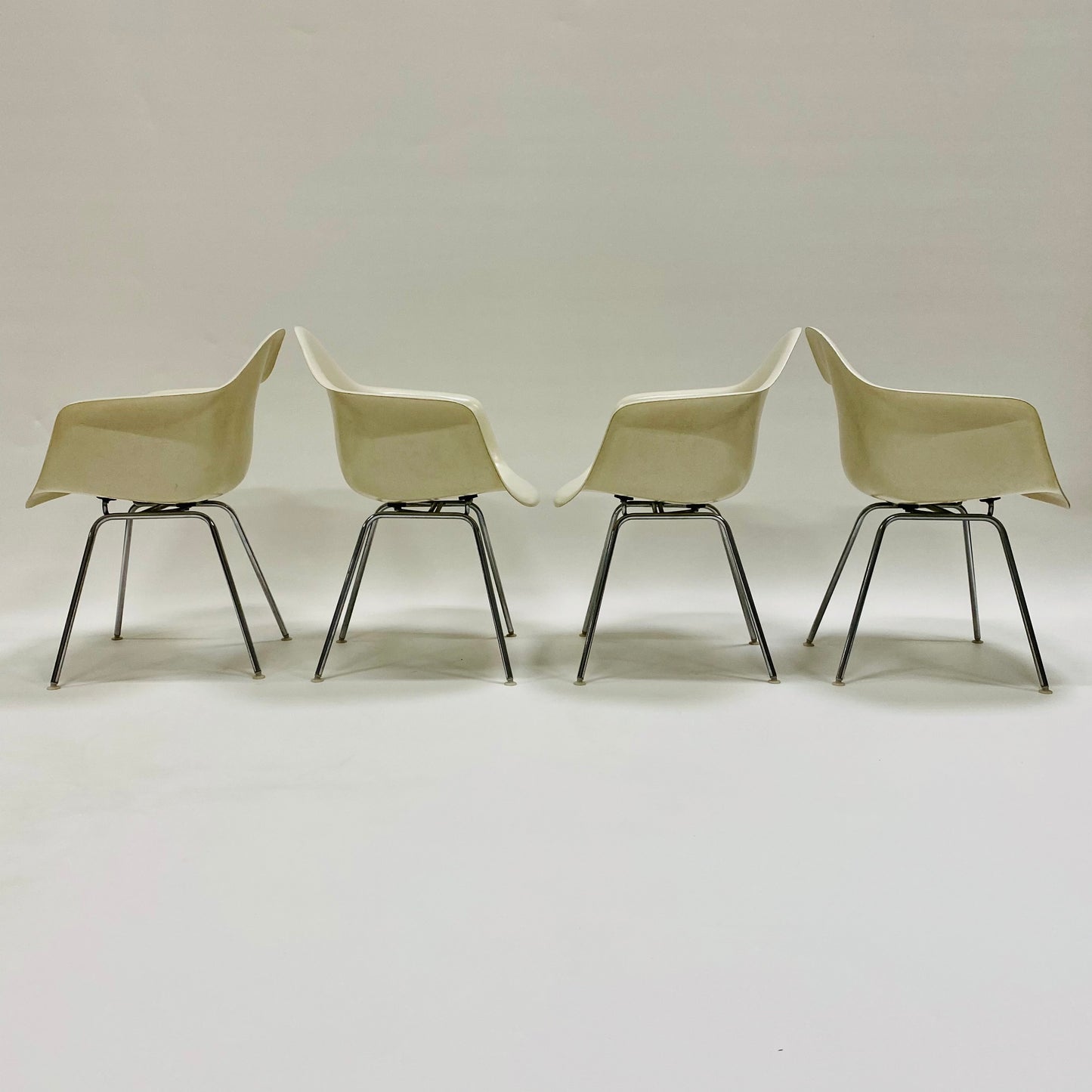 SET OF 4 DAX DINING CHAIRS BY CHARLES & RAY EAMES FOR HERMAN MILLER, USA 1960S www.foundicons.nl