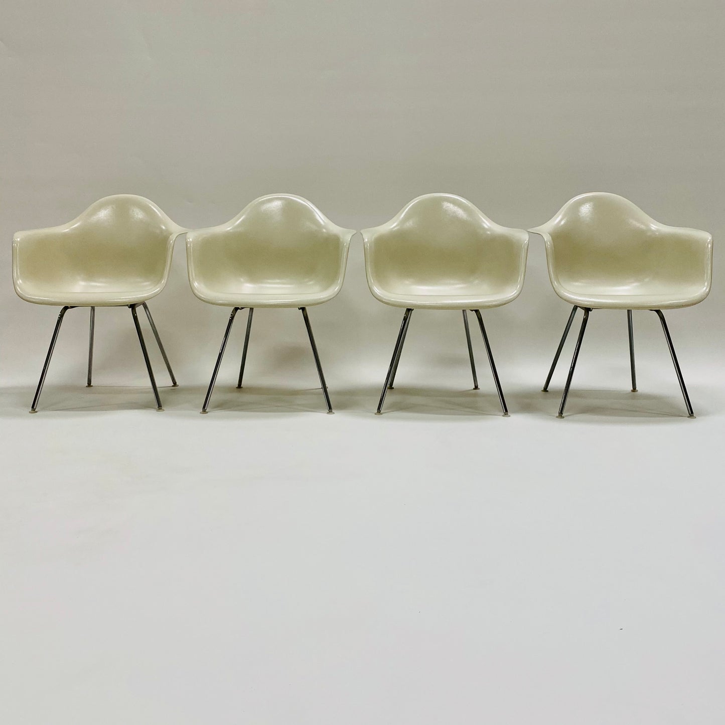 SET OF 4 DAX DINING CHAIRS BY CHARLES & RAY EAMES FOR HERMAN MILLER, USA 1960S www.foundicons.nl