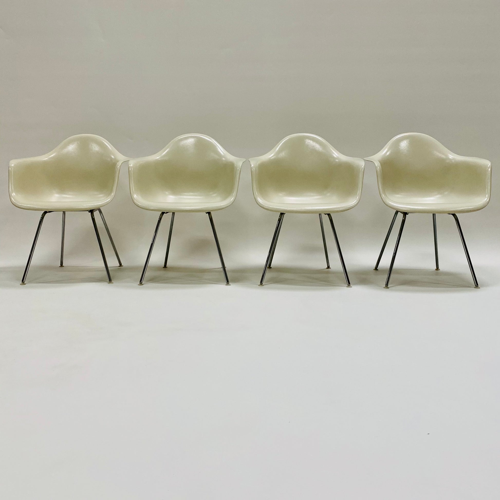 SET OF 4 DAX DINING CHAIRS BY CHARLES & RAY EAMES FOR HERMAN MILLER, USA 1960S www.foundicons.nl