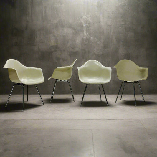 SET OF 4 DAX DINING CHAIRS BY CHARLES & RAY EAMES FOR HERMAN MILLER, USA 1960S www.foundicons.nl
