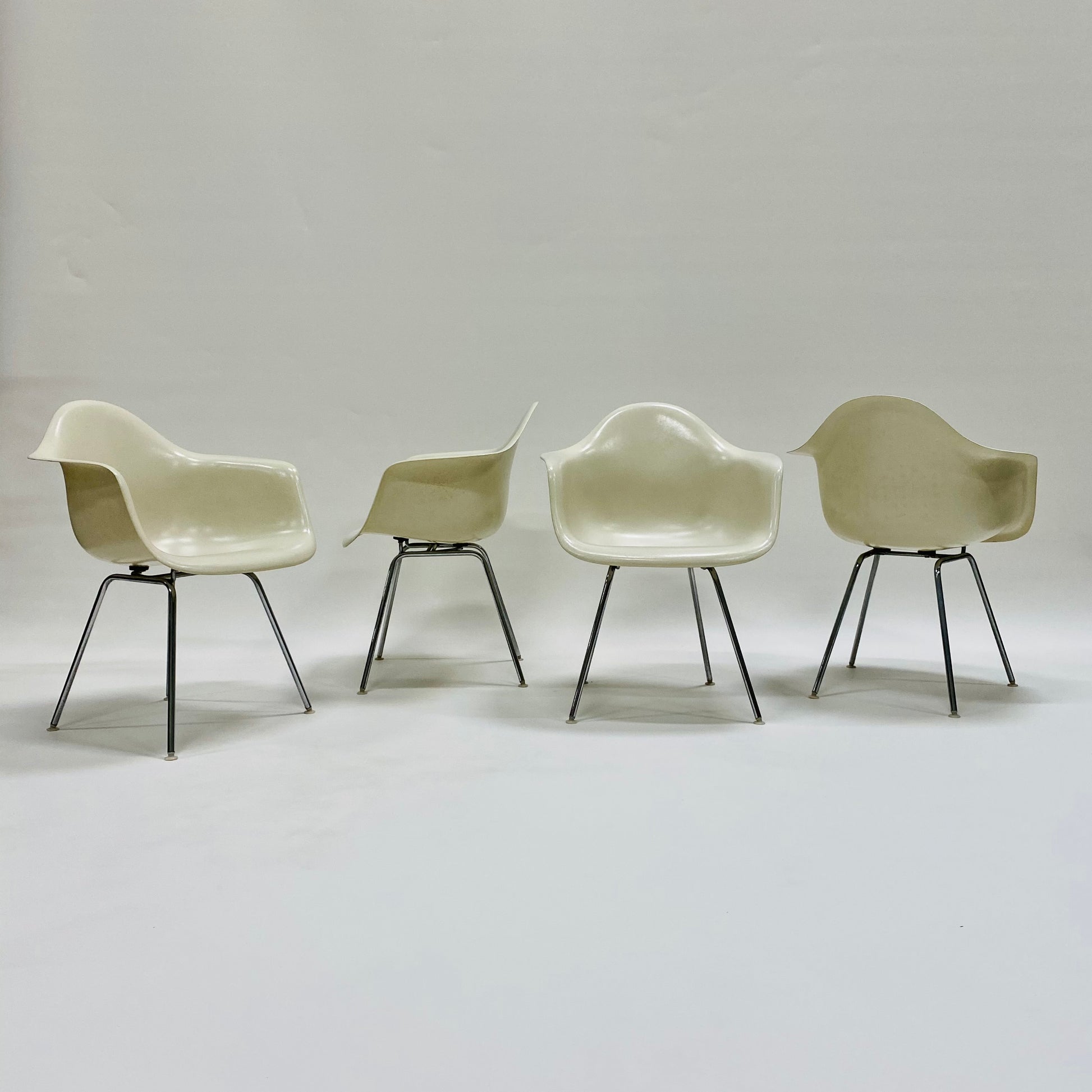 SET OF 4 DAX DINING CHAIRS BY CHARLES & RAY EAMES FOR HERMAN MILLER, USA 1960S www.foundicons.nl
