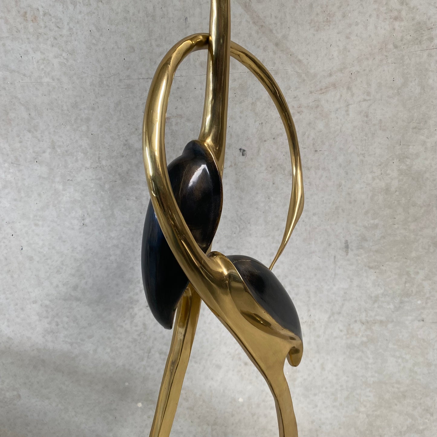 Dekorative große Messingskulptur „Ineinander verschlungene Kraniche“, Frankreich 1970
