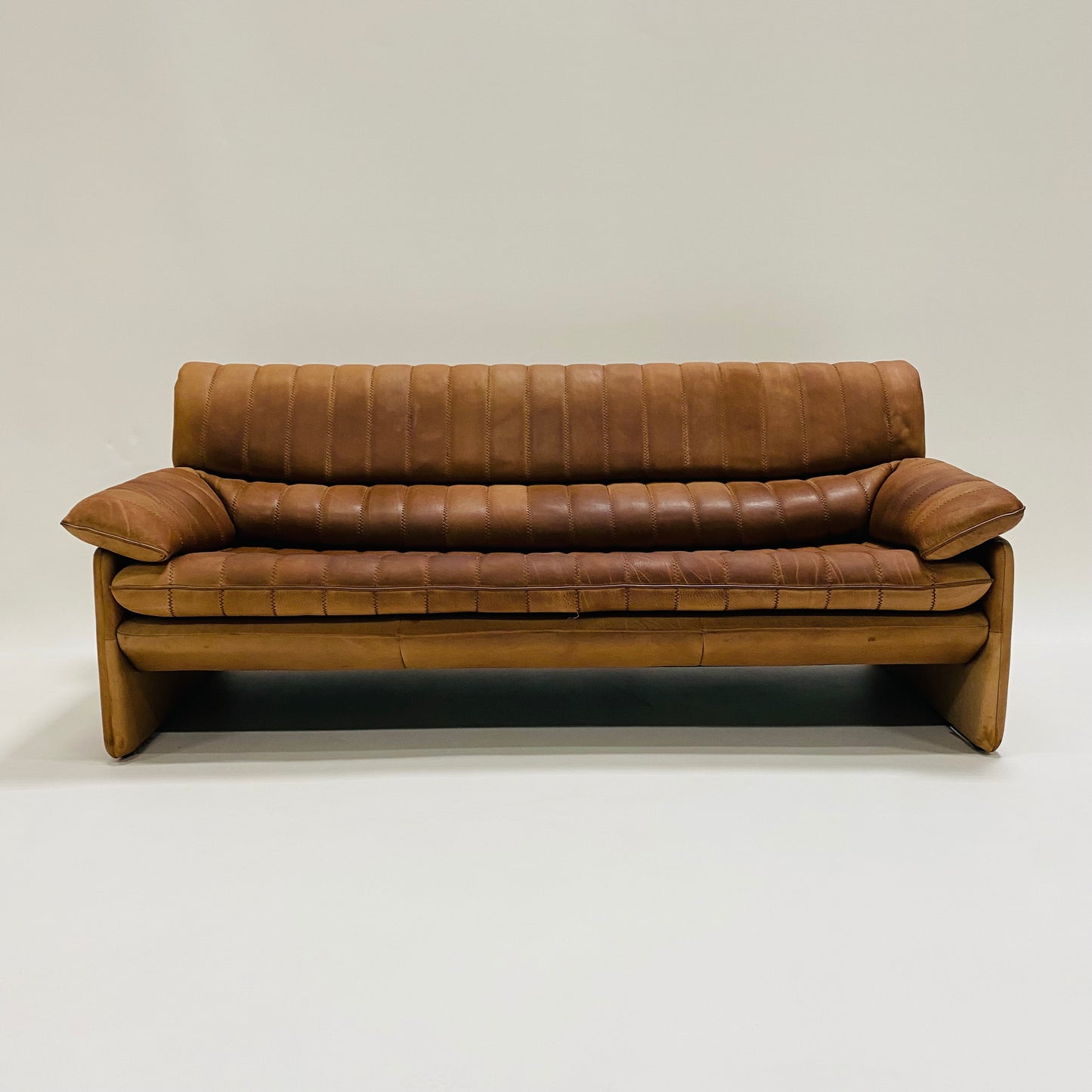 De Sede Ds86 3-Sitzer-Sofa aus cognacfarbenem Nackenleder, Schweiz, 1970