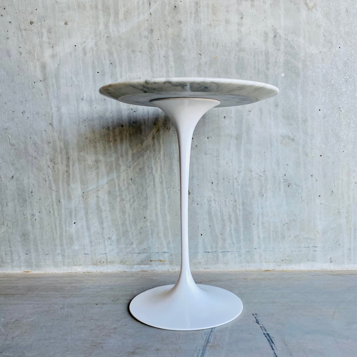 Eero Saarinen Beistelltisch „Tulip“ aus weißem Carrara-Marmor von Knoll, Deutschland, 1960