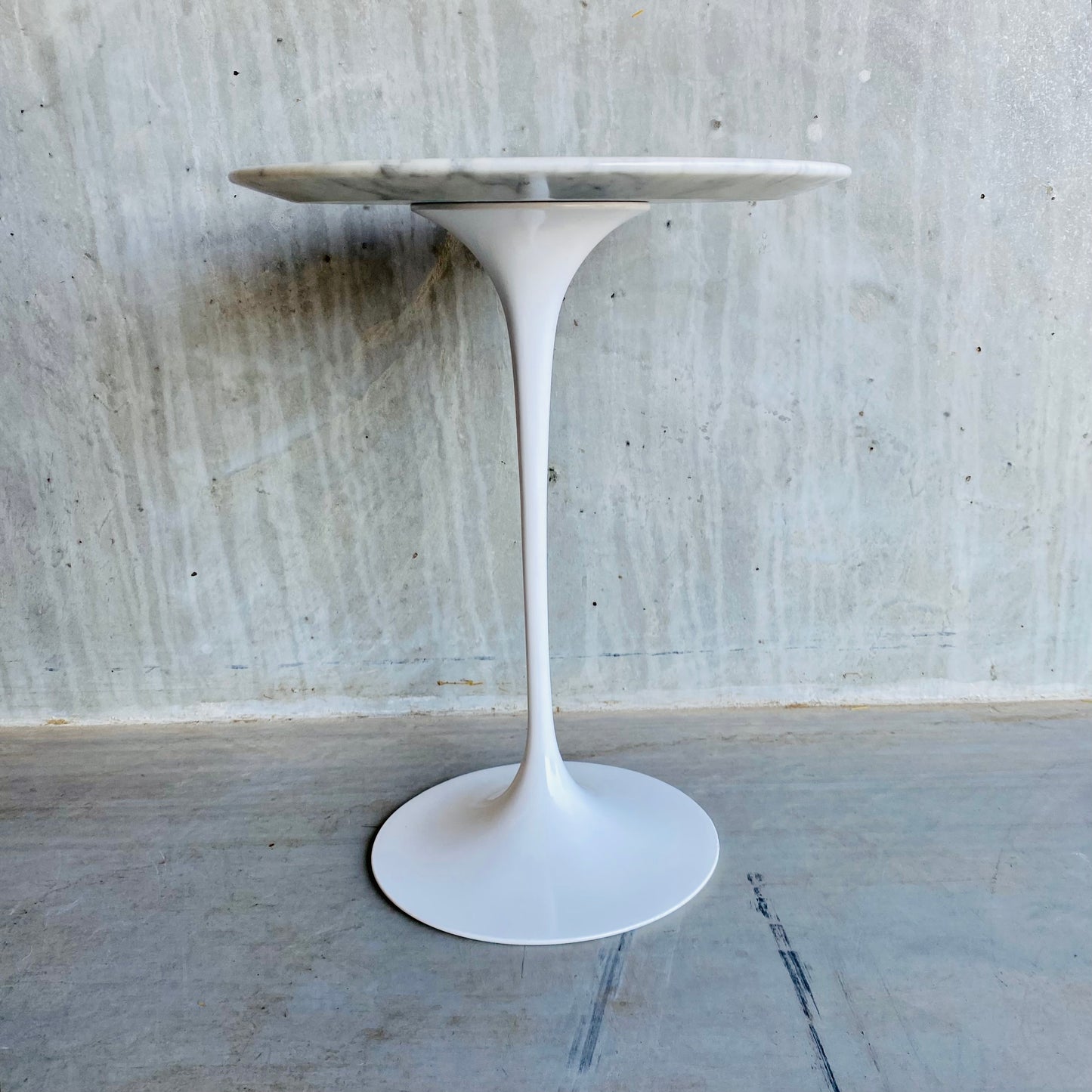 Eero Saarinen Beistelltisch „Tulip“ aus weißem Carrara-Marmor von Knoll, Deutschland, 1960